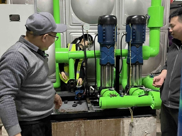 恒压变频供水设备维修中 恒压变频供水设备维修中